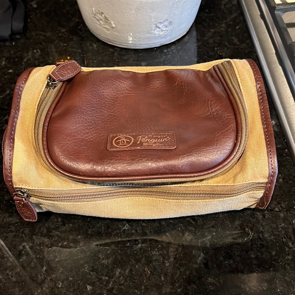 Penguin Dopp/travel kit.